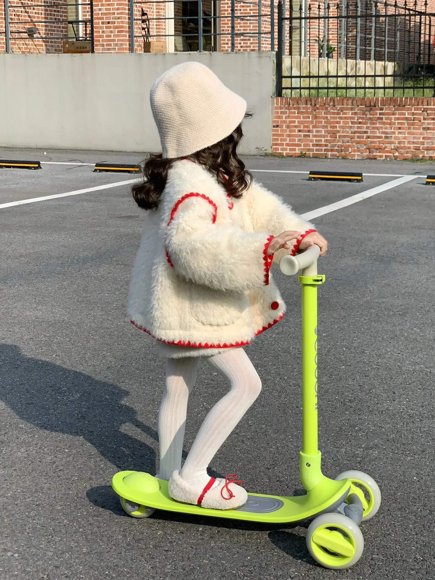 New Kids Girls White Fur Coat with Contrast Color Red Velvet Double Breasted Plush Thickened White Plush Coat