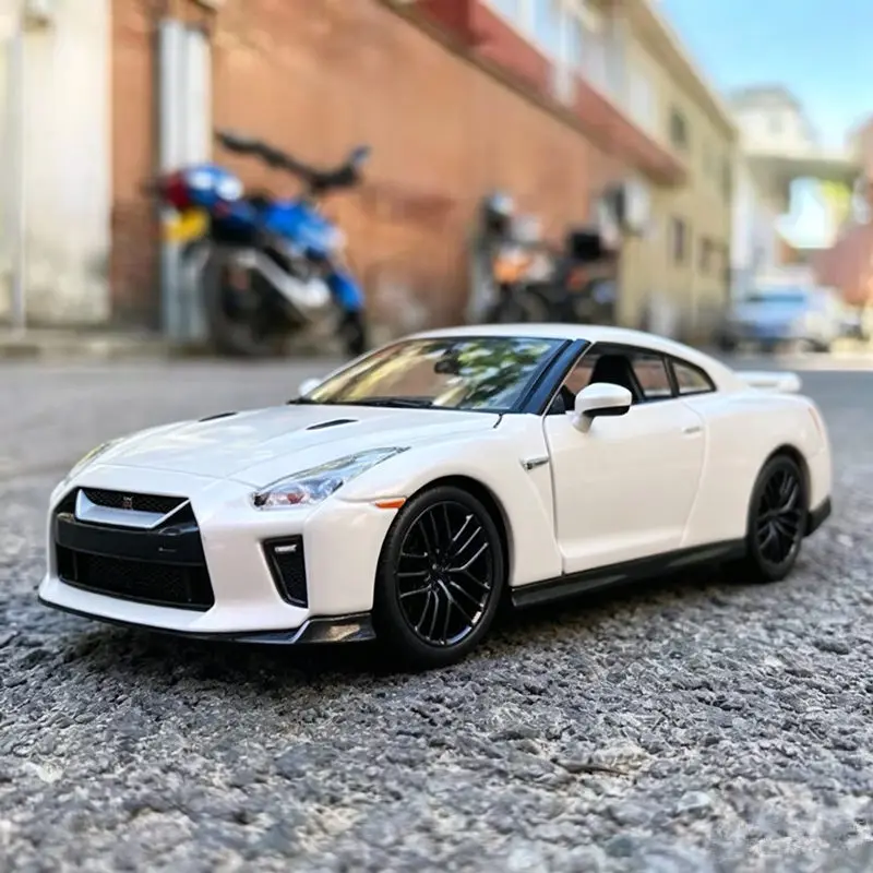 Bburago 1:24 Nissan Skyline Ares GT-R R35 Alloy Super Sports Car Model Diecasts Metal Racing Car Vehicles Model Simulation Gifts