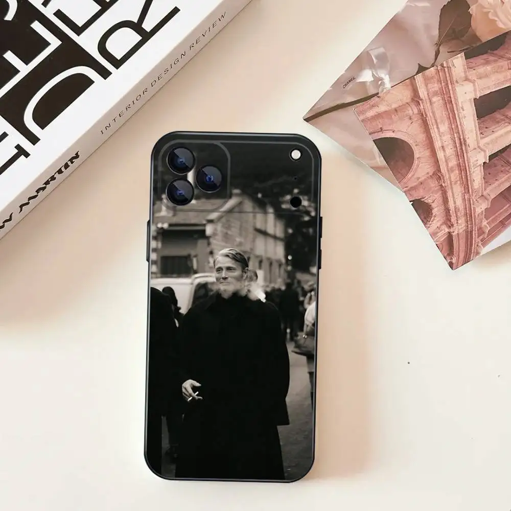 Coque de téléphone pour acteur Mads m-mikkelsen, étui souple noir pour iPhone 11,12,13,14,15,16,17,Pro,Max,Plus,E,SE4,Air,Mini