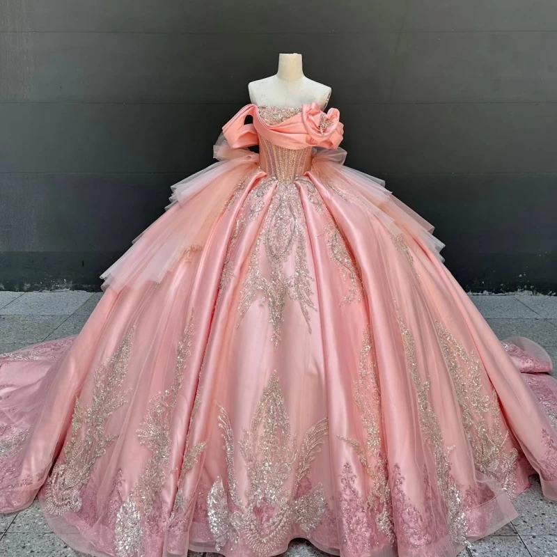

Розовые блестящие платья Quinceanera с открытыми плечами и блестками, аппликация, кружево, бисер, кристаллы, многоуровневое тюлевое платье для вечеринки, дня рождения, сладкое 16-летнее платье