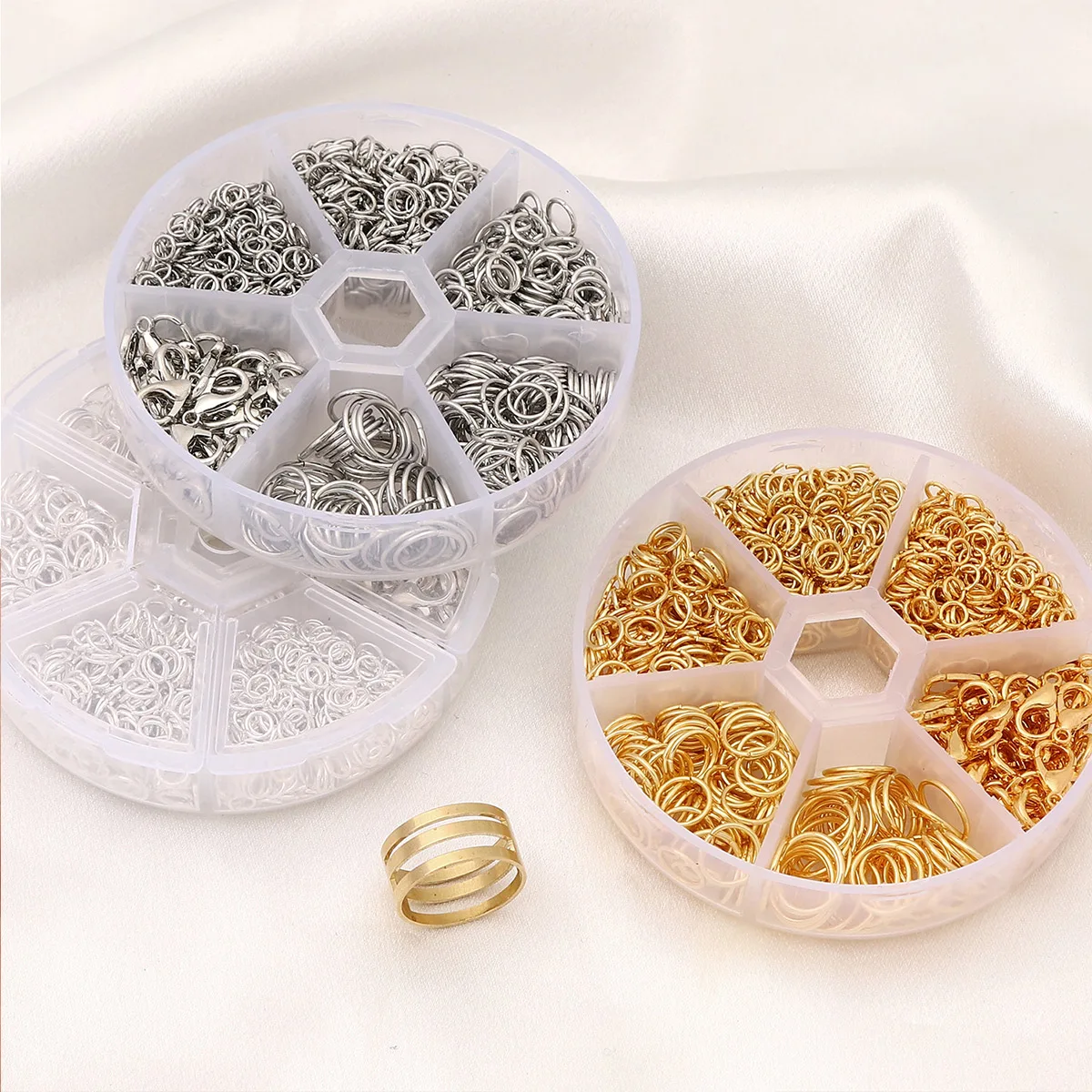 6-Gitter Schmuckzubehör-Set mit gemischten Binderingen und Karabinerverschlüssen für DIY-Schmuck, 3 Metallfarben zur Auswahl – Detail 1
