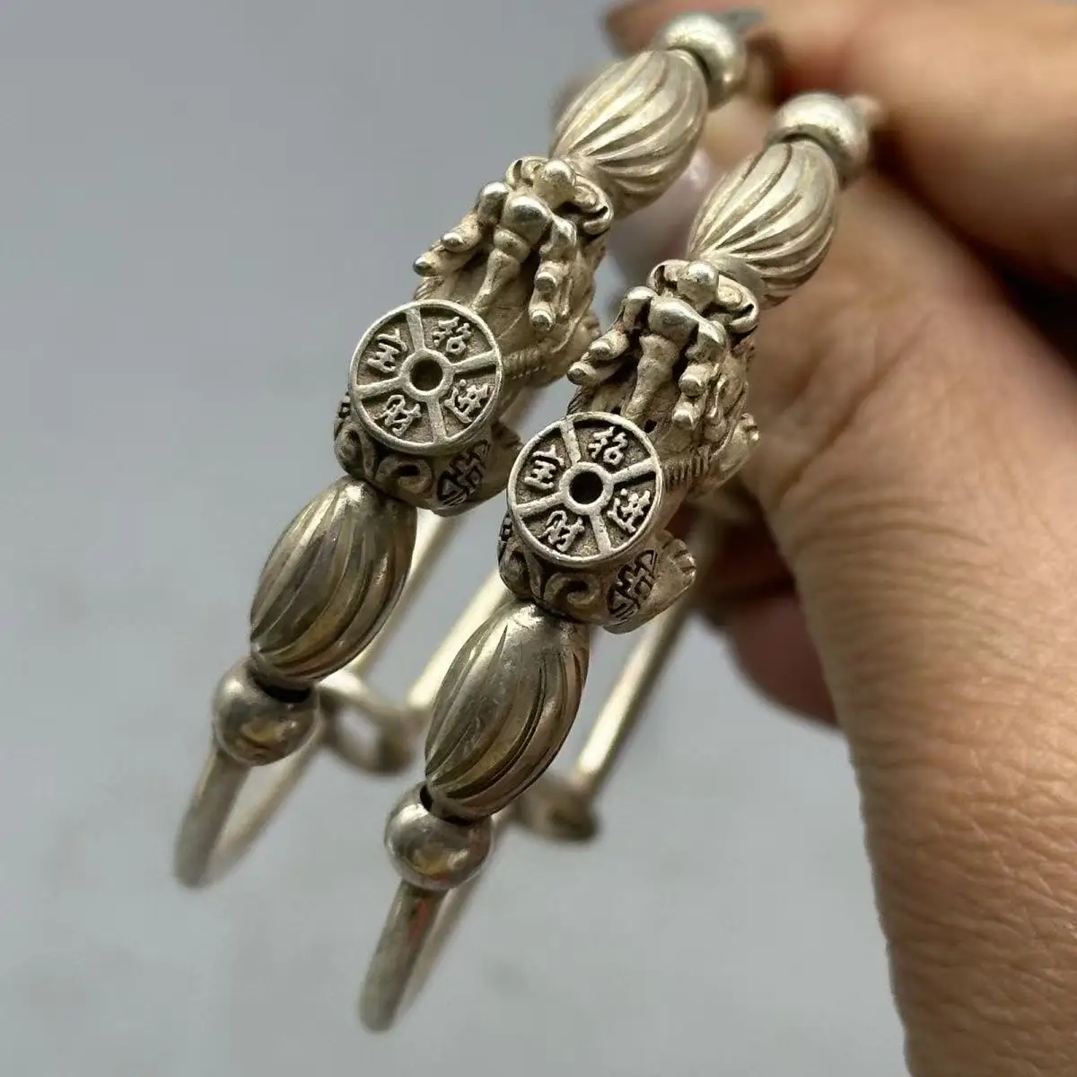 

Хит продаж, ручная резьба, старый китайский тибетский серебряный браслет ручной работы Pi Xiu, богатство, счастливый браслет