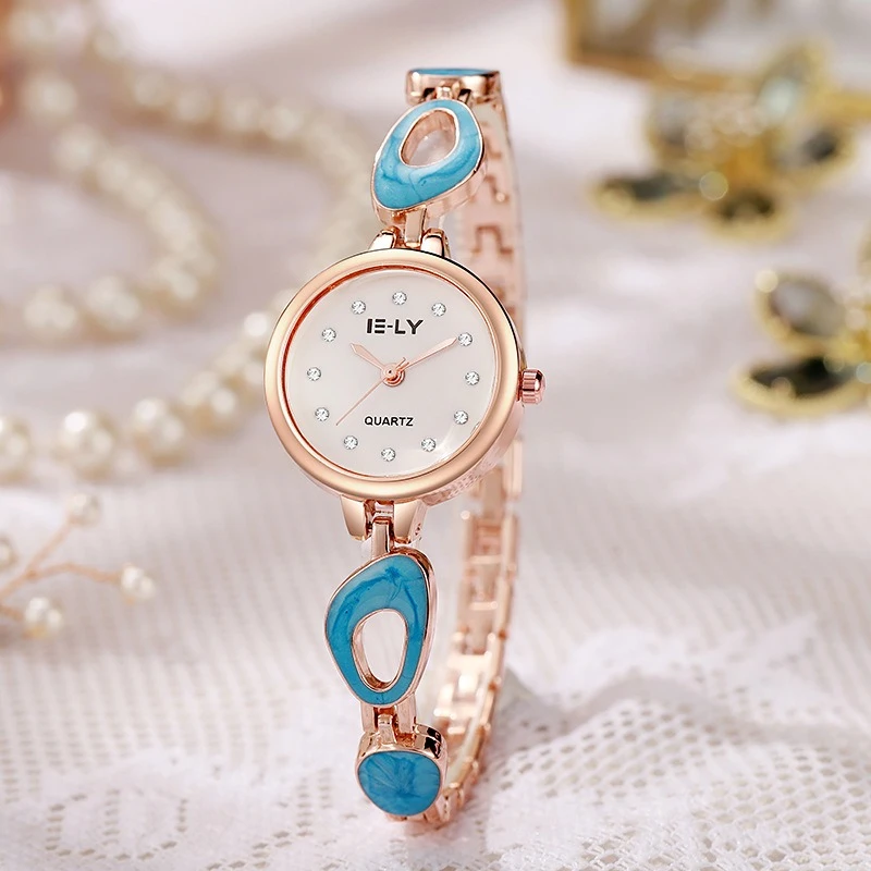 Nova pulseira relógio feminino luz luxo nicho temperamento elegante sênior senso de esqueleto irregular relógio de pulso