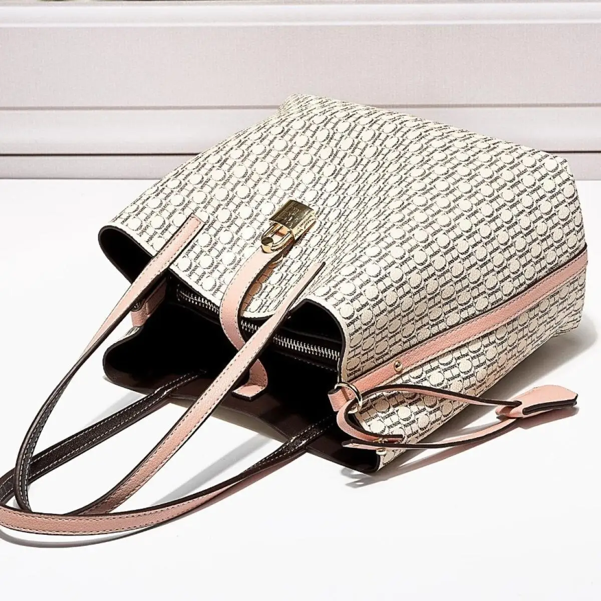 حقيبة يد نسائية كلاسيكية رائعة وعالية الجودة مطبوعة بحروف كبيرة عصرية خفيفة فاخرة ذات سعة كبيرة حقيبة يد نسائية #5