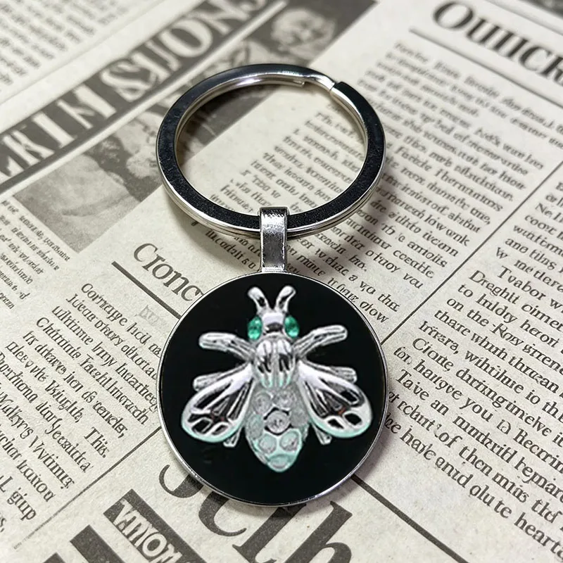 Classic Western Fashion Bee Pattern Glass Keychain Elegant Daily Present For Ladies Teen Girls Man