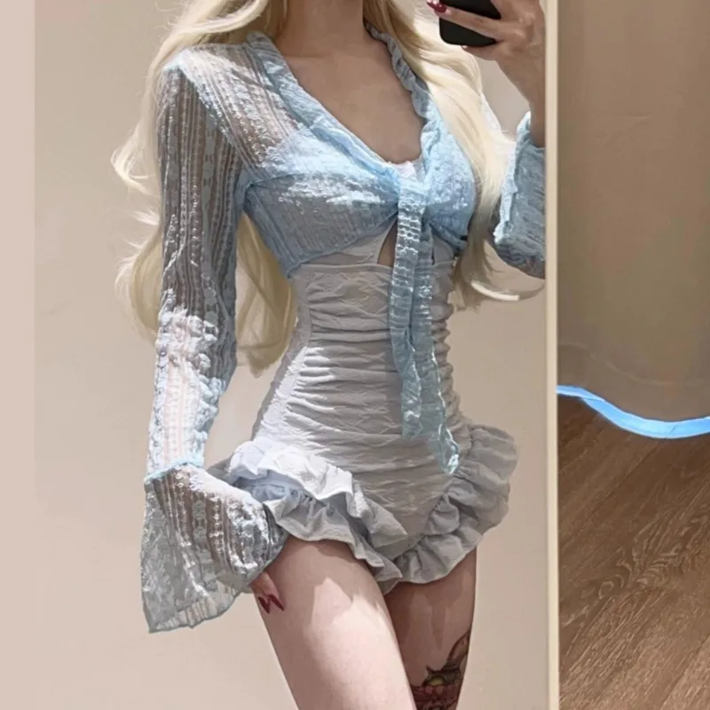 

Женский светло-голубой слитный купальник с рюшами, длинными рукавами, завязками спереди и прозрачной накидкой