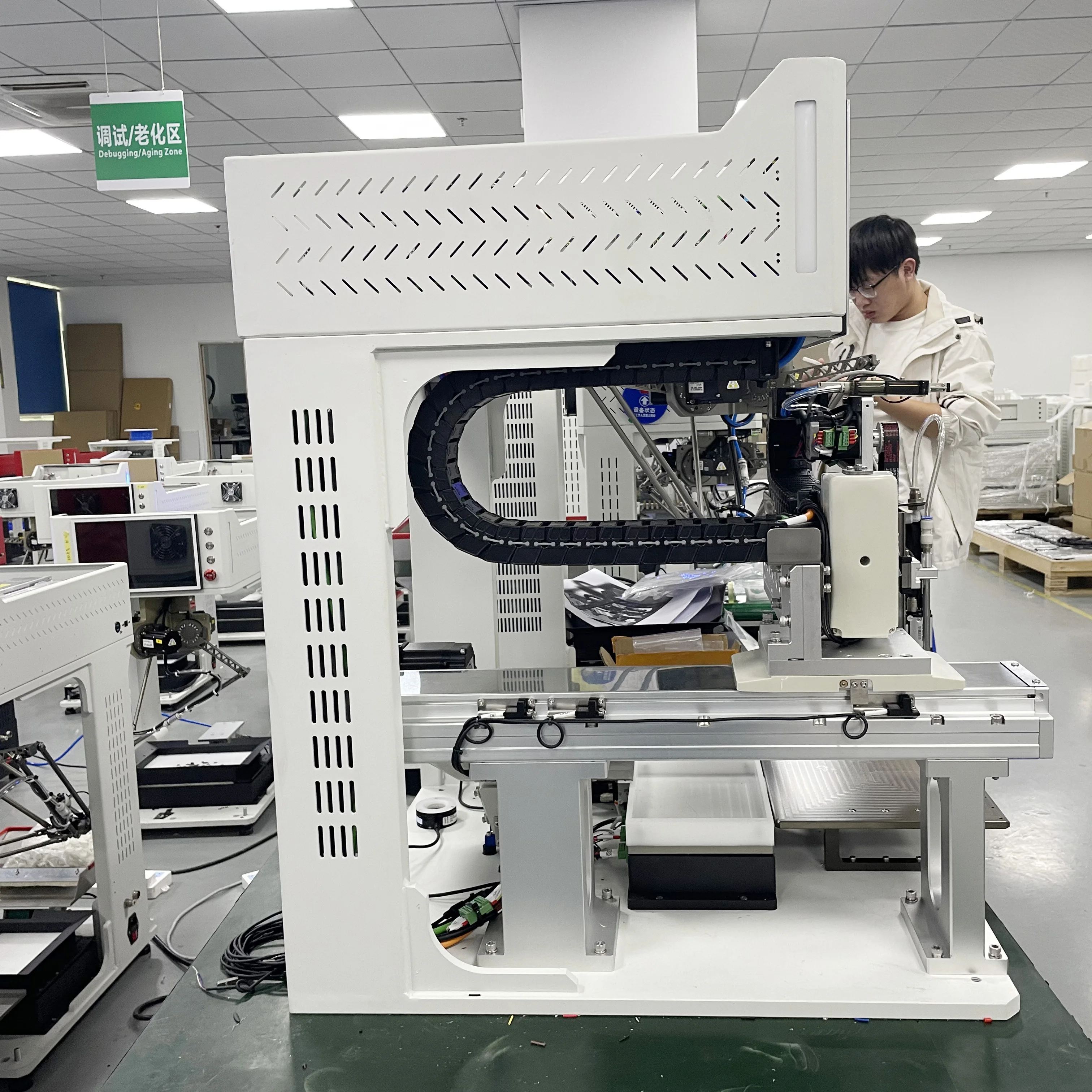 Desktop pick-and-place machine with XYZ module for high-precision small material sorting