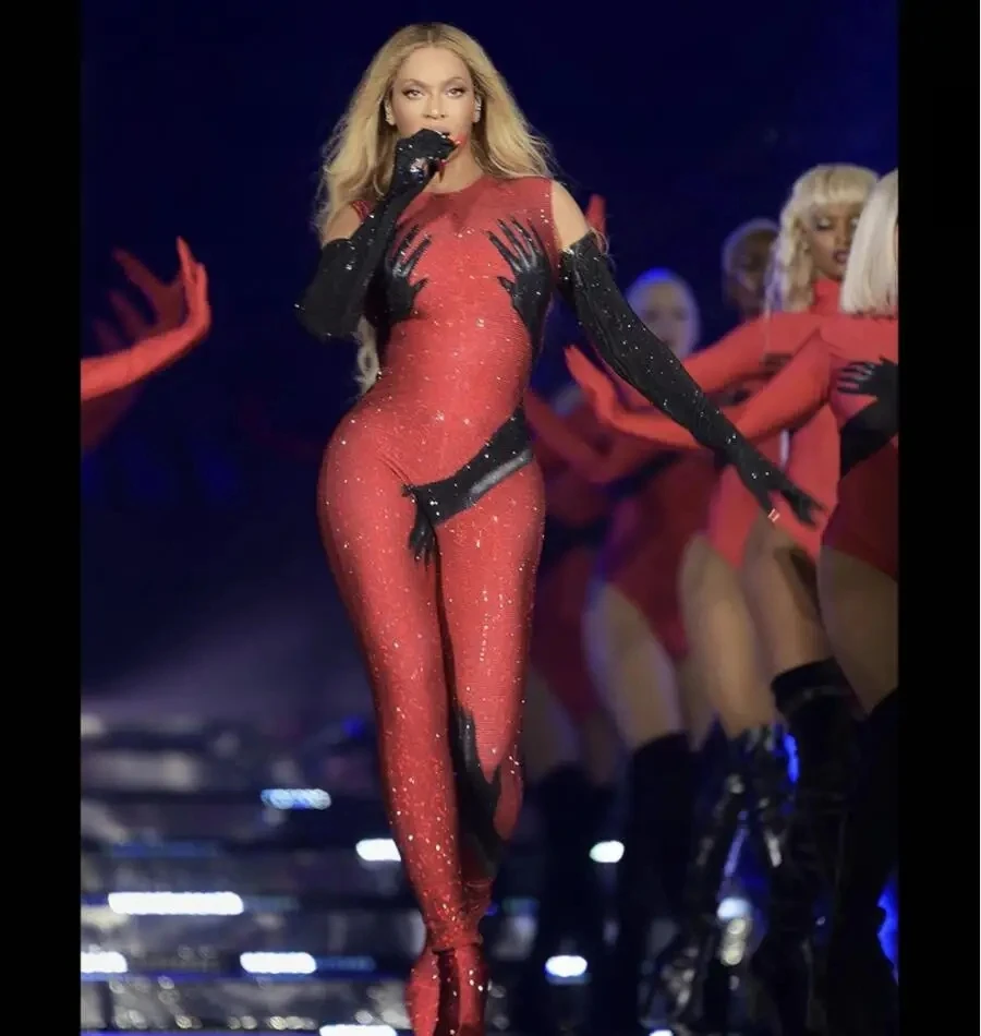 赤いラインストーン黒手プリントジャンプスーツ手袋セクシーなパフォーマンスダンス衣装歌手ショーステージ着用パーティー誕生日衣装