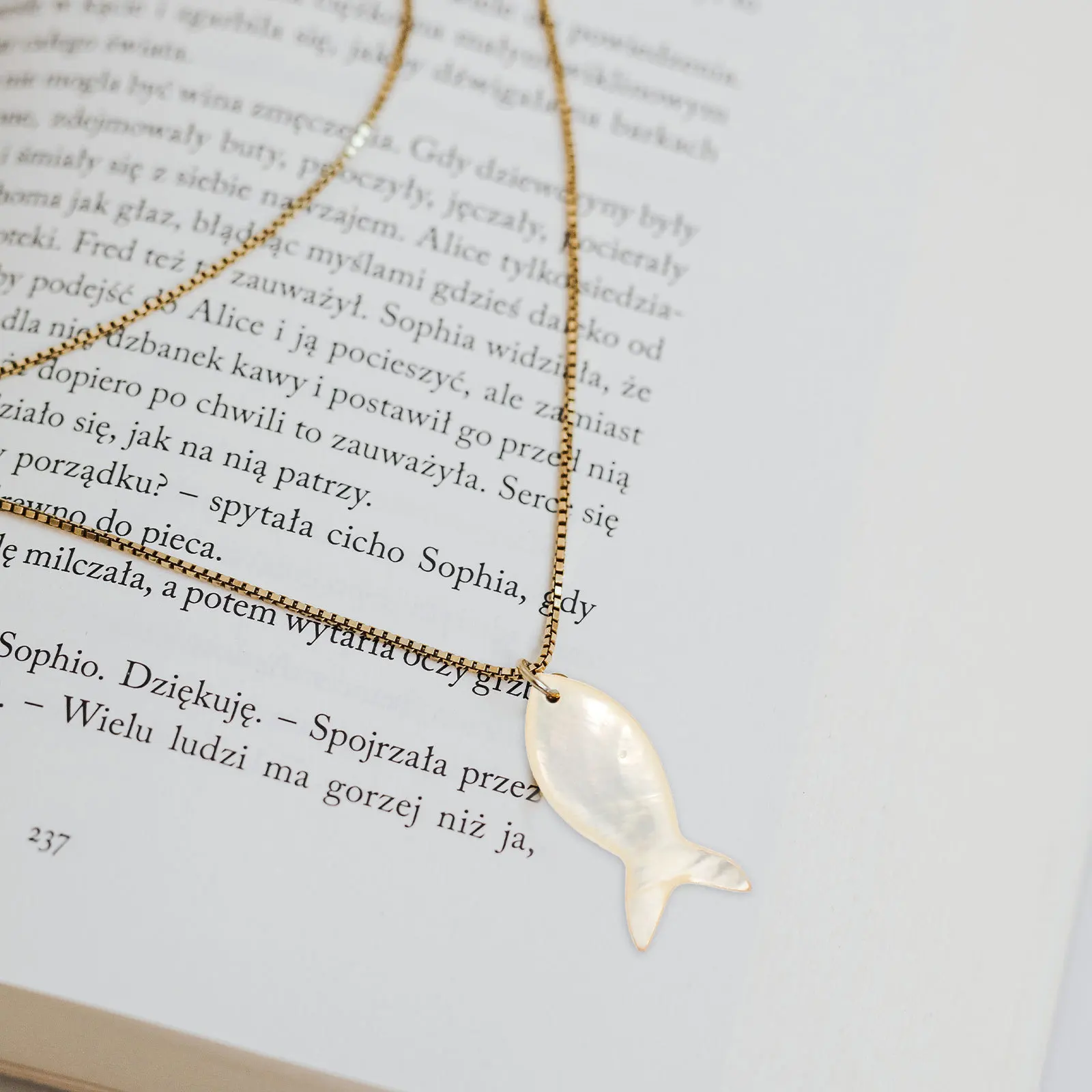 

10Pcs Chic Fish Shape Pendants Durable Shell Material DIY Jewelry Making Necklace Pendant Earrings Charms DIY Jewelry Making