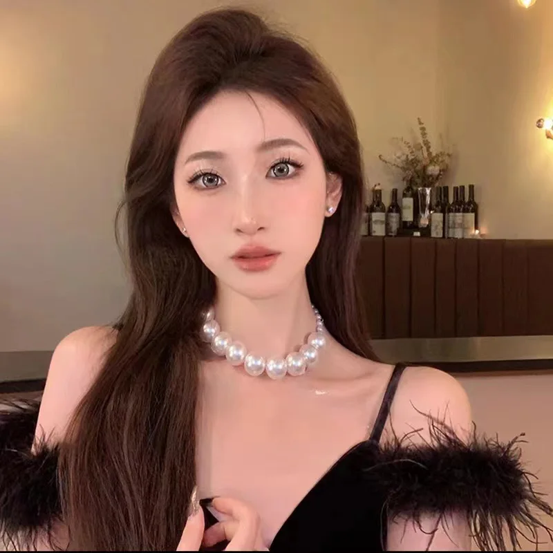

Exaggerated Imitation Pearl Necklace Women's 2024 New High-end Design Sense Niche Neck Chain Collarbone Chain Accessories