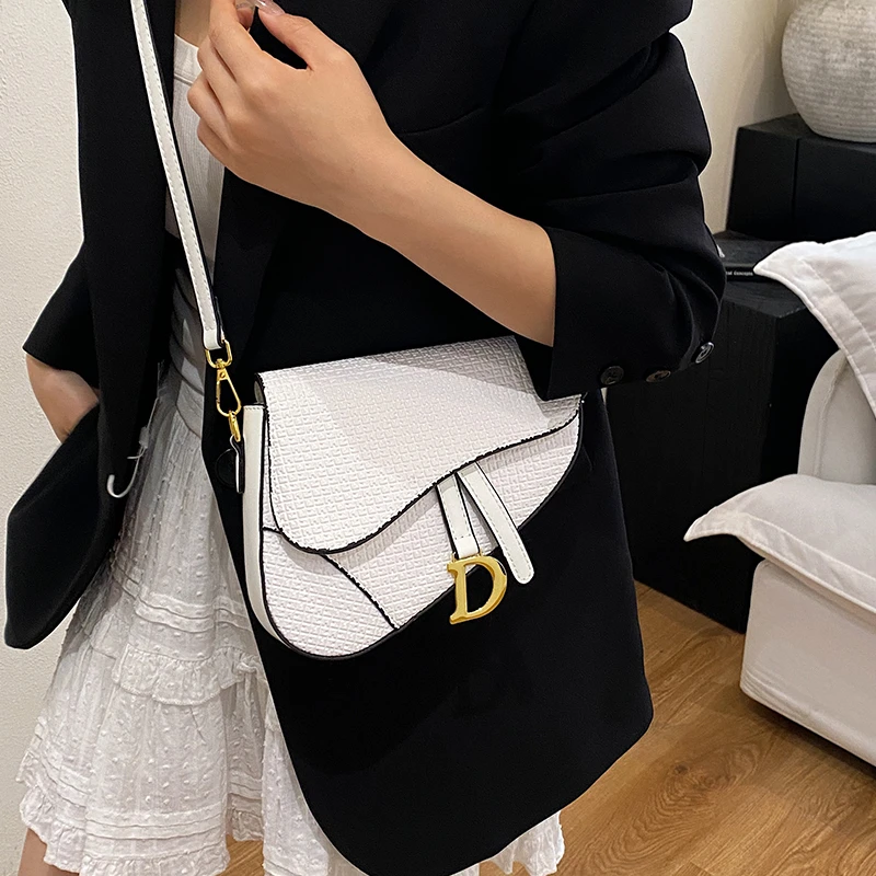 กระเป๋าสะพายหนังหรูหราสําหรับผู้หญิง, กระเป๋าสะพายข้างคลาสสิกโดยแบรนด์หรู, กระเป๋าถือดีไซน์เนอร์ชื่อดังอินเทรนด์