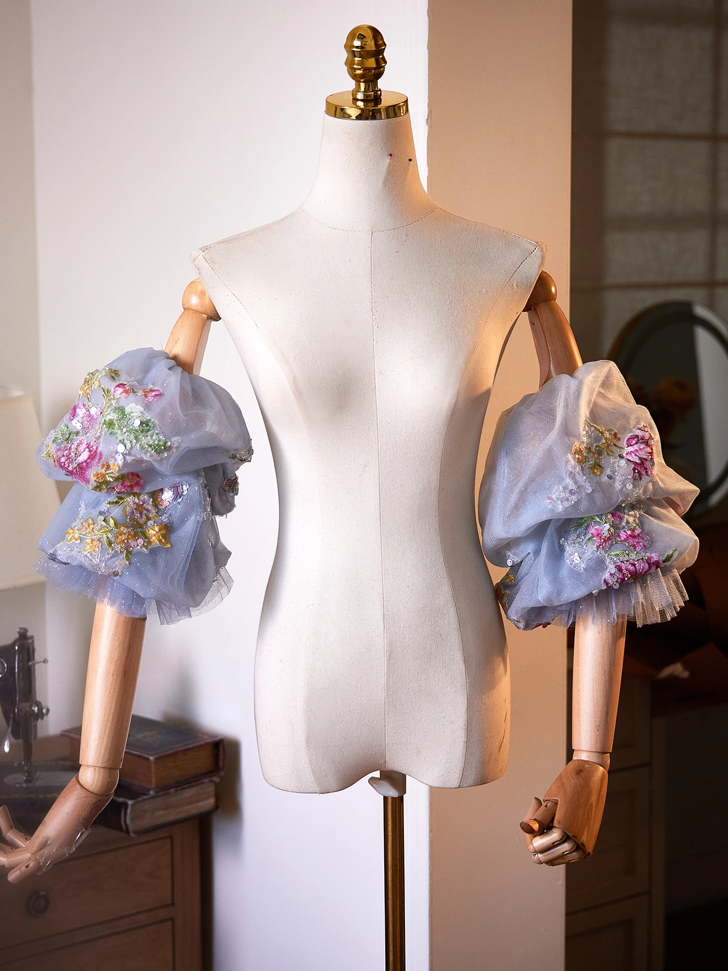 copribraccia-floreali-fatti-a-mano-2026-nuovi-accessori-per-abiti-da-sera-oggetti-di-scena-per-sfilate-di-moda-copribraccia-gioielli-oggetti-di-scena-per-fotografia