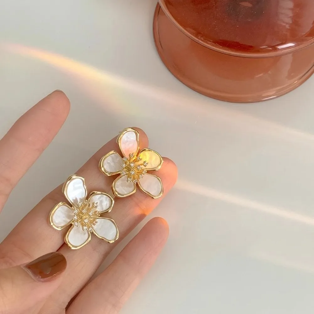 Romantic Fashion Micro Inlay Zircon Gold Color Edge White Five-petal Flower Stud Earrings for Women Korea Designer Jewelry Gifts