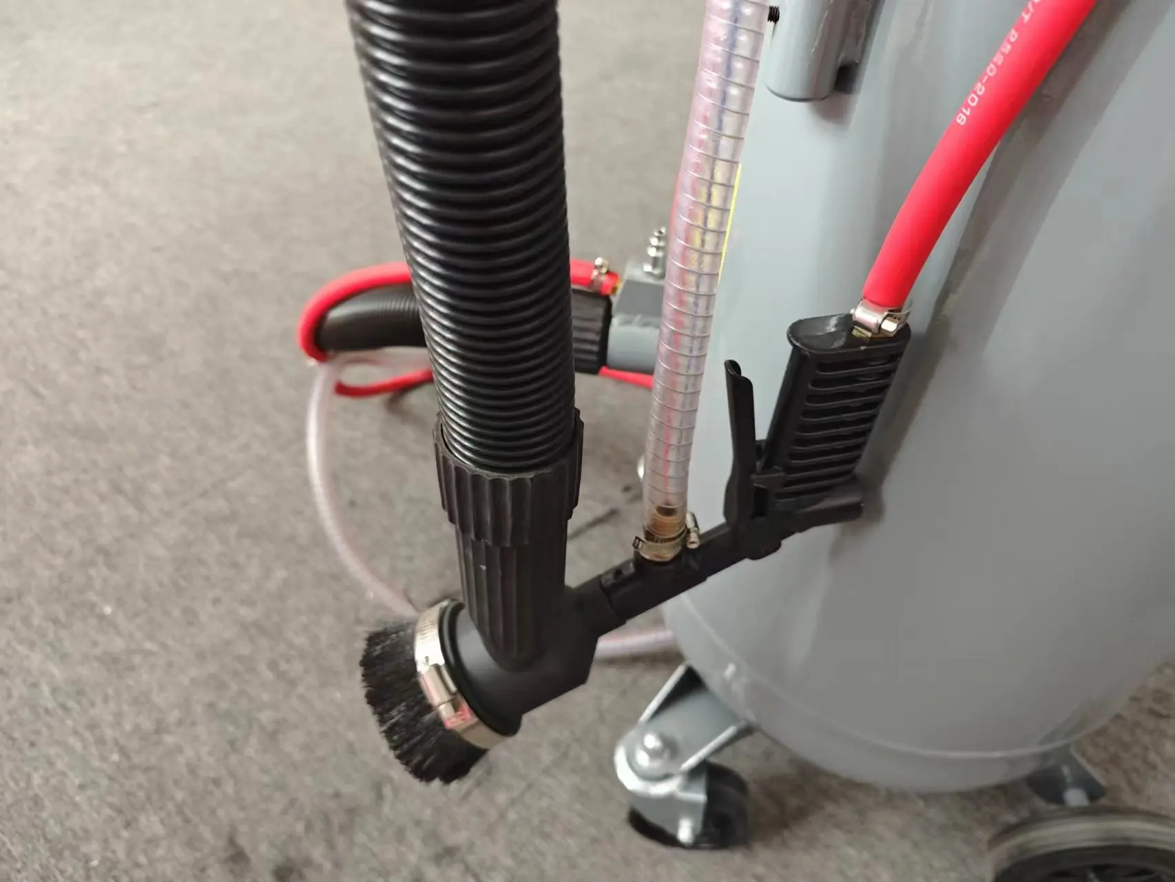 وعاء السفع الرملي بدون غبار ودوري آلة تفجير الرمل لعلاج السطح #3