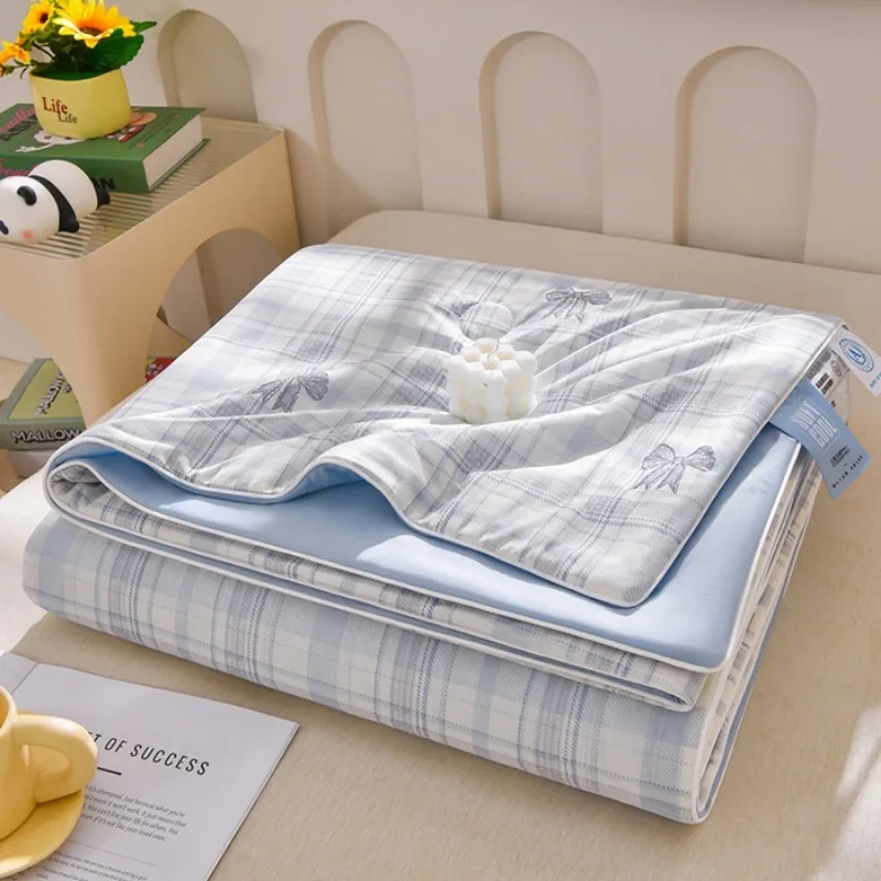 Summer Ice Silk Cooling Quilt, Breathable Air Conditioner Quilt, Washable Lightweight Summer Comforter