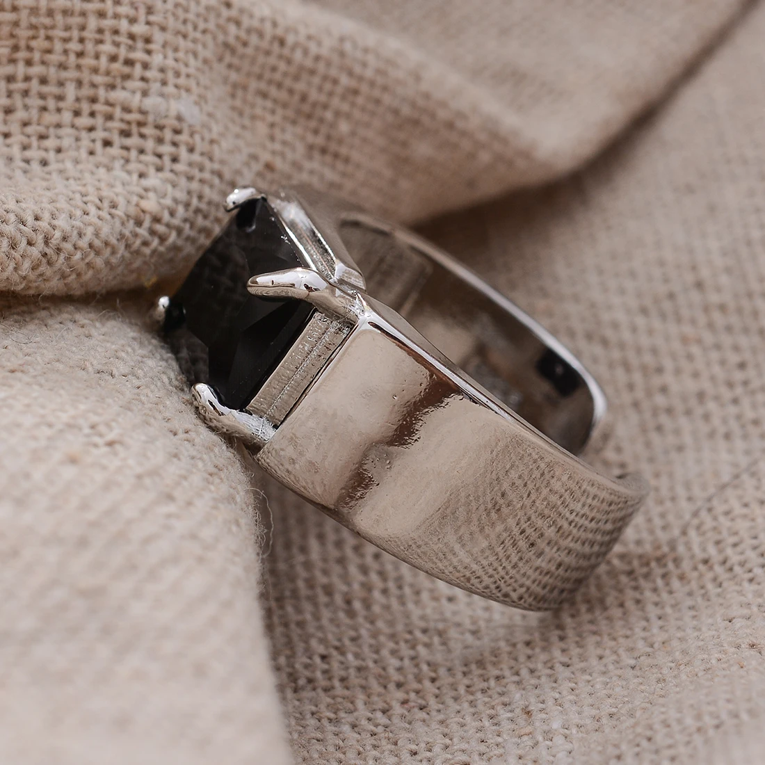 Best Sell Elegant Black Crystal Platinum Plated Men Finger Wedding Ring Jewelry For Man Gifts Never Fade Cheap