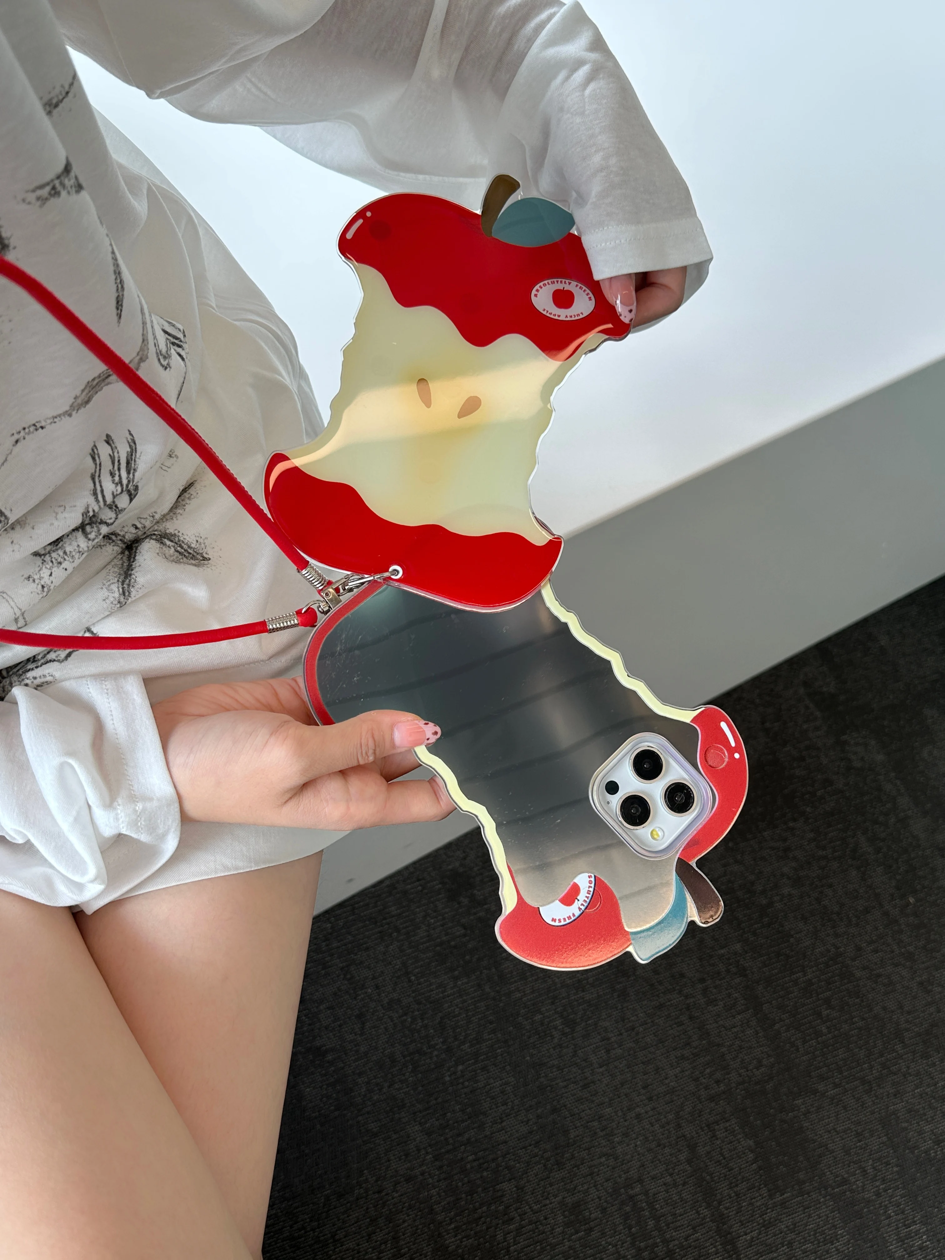 حافظة لهاتف آيفون 16 برو ماكس 15 14 13 بمرآة كرتونية ثلاثية الأبعاد لهاتف آيفون 16