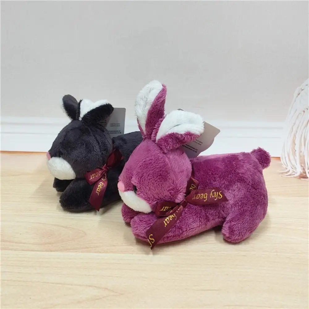 赤ちゃんをなだめる長い耳の大きな耳のウサギの柔らかいふわふわのぬいぐるみ、漫画のウサギのギフト