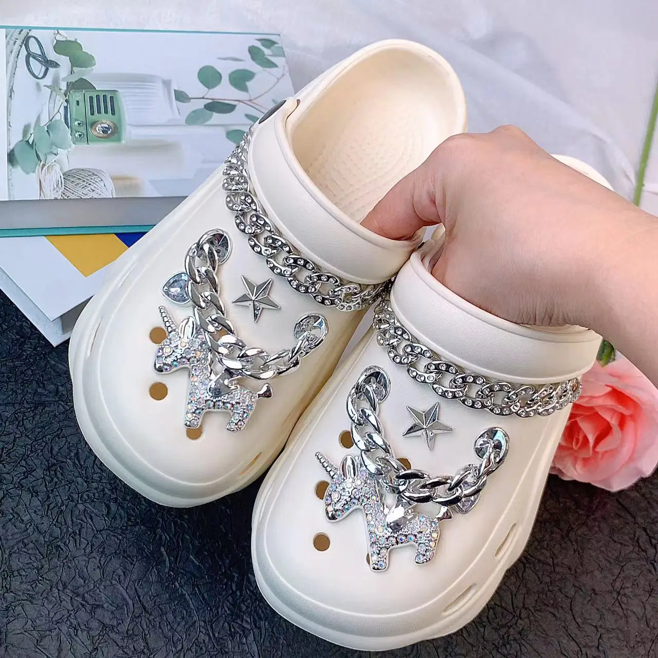 Accesorios para zapatos de moda populares, 8/10 Uds., conjunto de caballos arcoíris y otros exquisitos accesorios decorativos para zapatos, joyería se puede utilizar como regalo