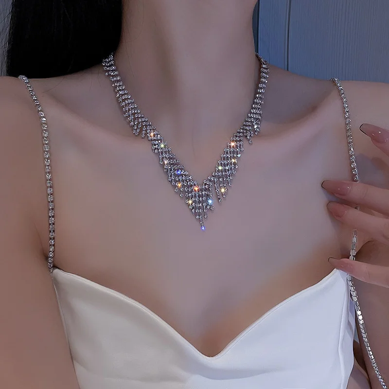 

New Shiny Zircon Pendant Necklace A Fashionable Simple And Unique Neckpiece For Ladies Ideal For Parties And Exquisite Jewelry