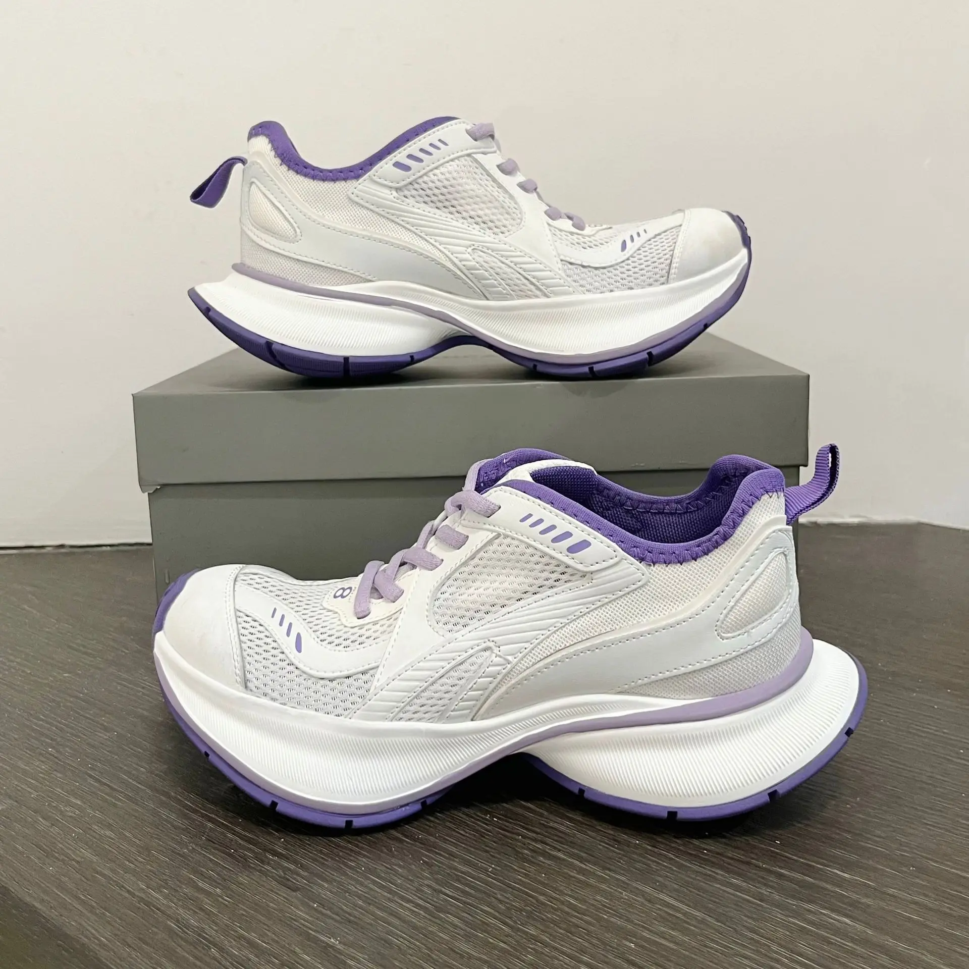 

New men's and women's fashion breathable casual sports shoes designer men's and women's thick soled lace-up couple sports shoes