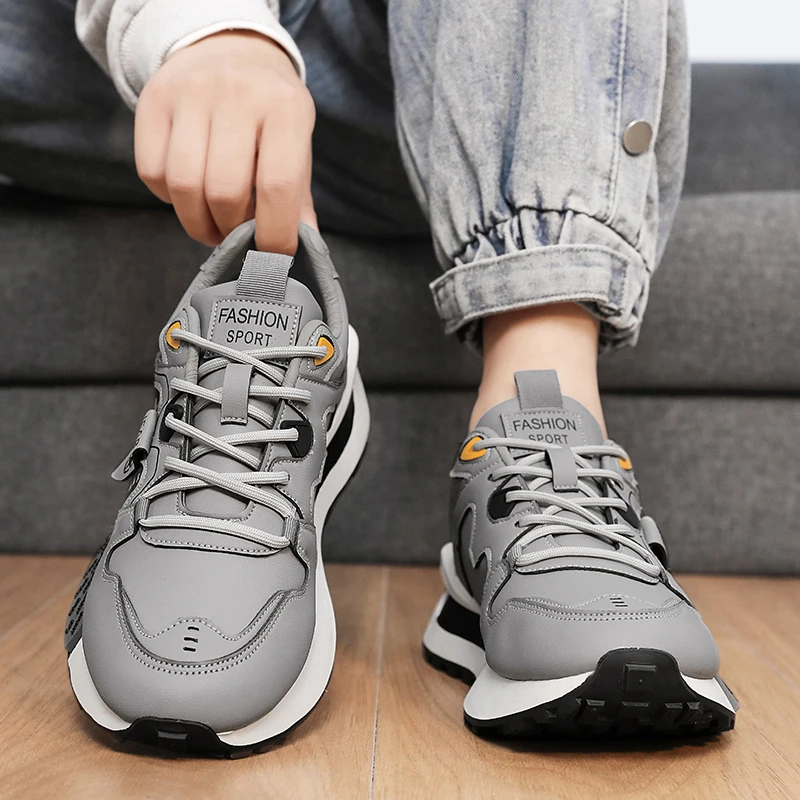 Zapatos deportivos de cuero para hombre, calzado informal de suela gruesa, estilo joven, a la moda, suave y cómodo, de alta elasticidad, para otoño