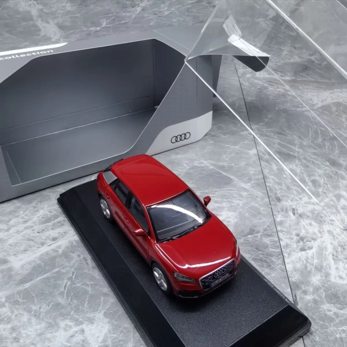 About 10 Cm, Normal Person Ornament, Original 1/43 Audi AUDI Q2 Alloy Car Model