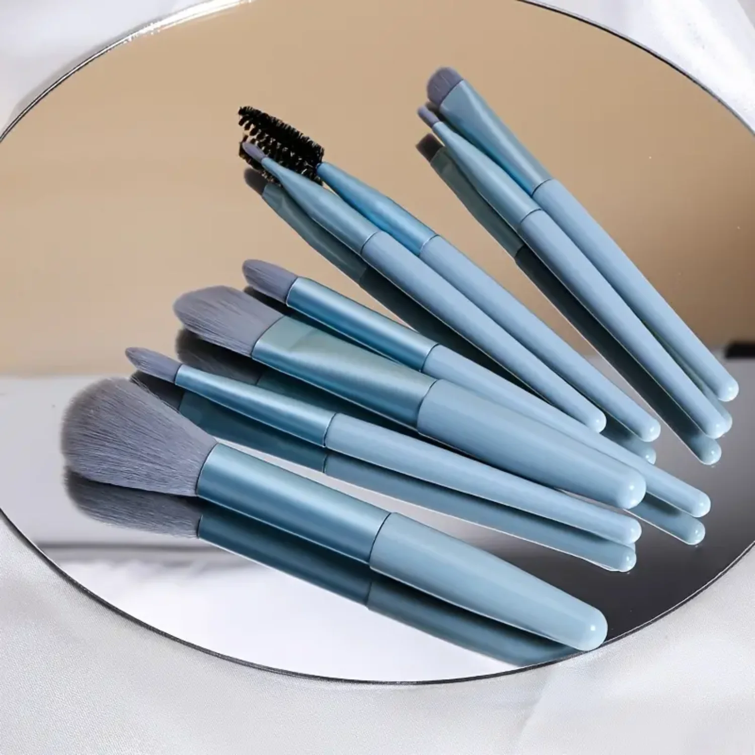 Juego de 8 brochas de maquillaje portátiles para cara, ojos, labios, incluye sombra de ojos, peine para cejas, carretes de pestañas, base y polvo