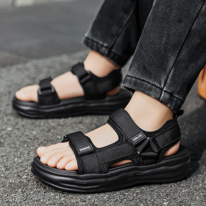 L2420 a Pair of Children's Summer Breathable Simple Lightweight Sandals for Sports and Outdoor Activities, New Non-Slip Shoes with a Simple Soft Sole, Comfortable and Versatile Beach Shoes