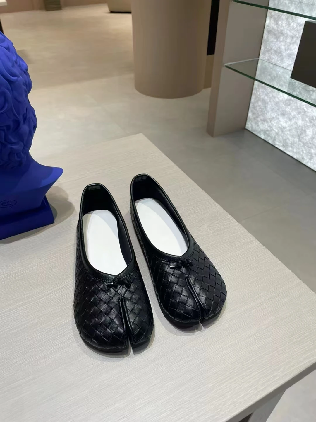 

Туфли ручной работы из овчины с плоской подошвой и разделенным носком, женские кожаные, удобные корейские балетки с мелким горлышком