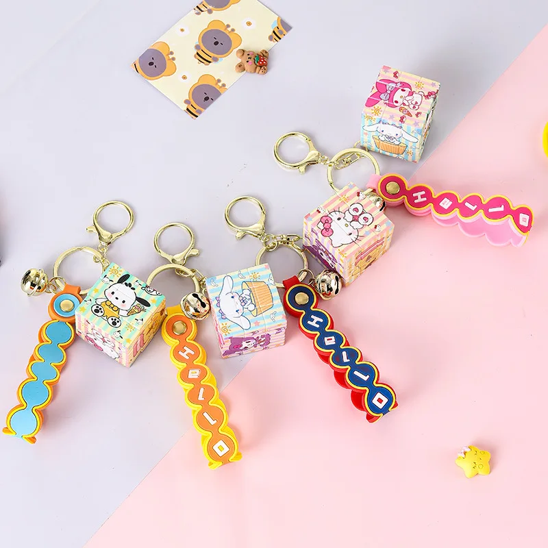 

Miniso keychain car pendants, fashionable and cool keychain pendants, cute girl bag pendants, cartoon creativity