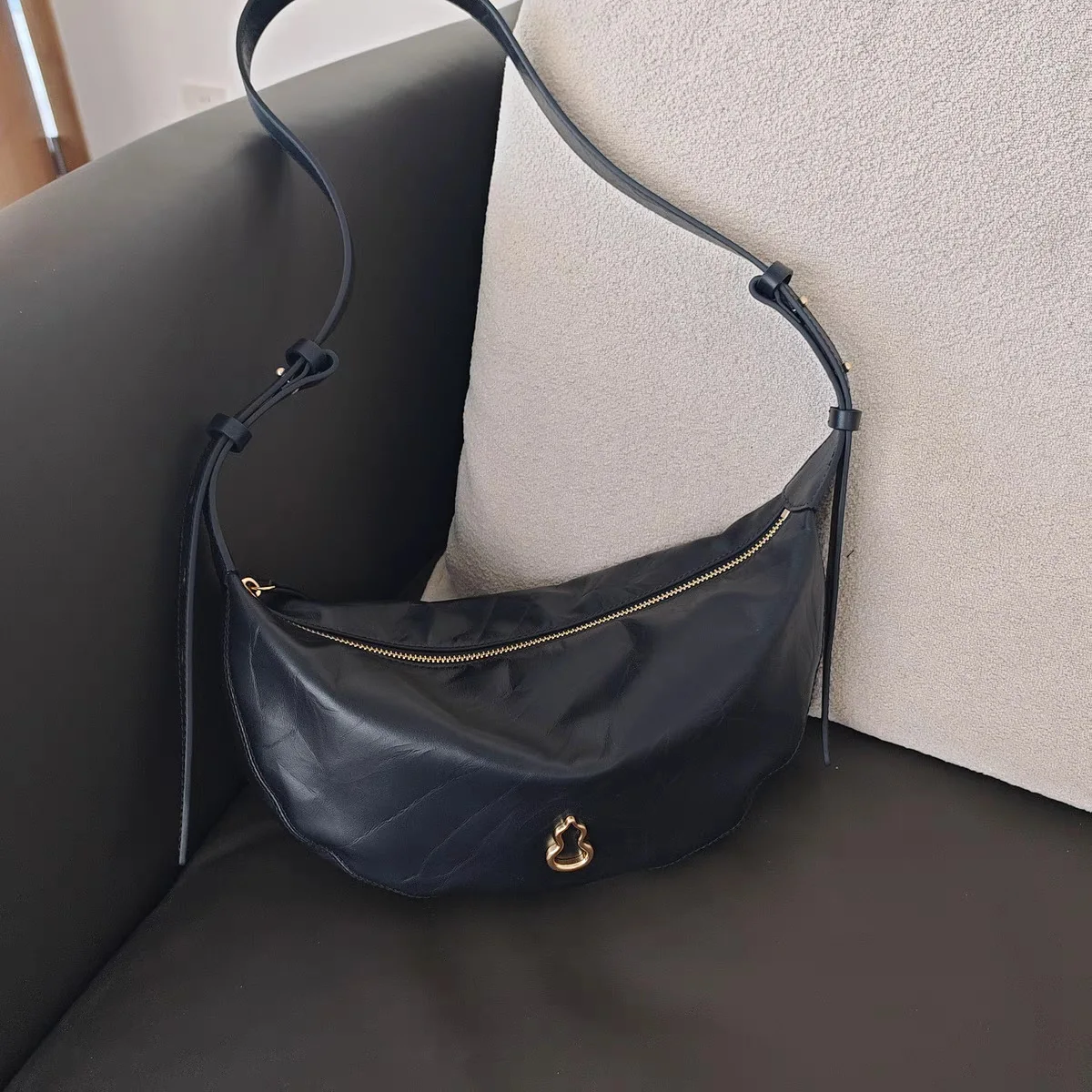 BAMPO 2025 Crescent Moon-shaped Top-grain Cowhide Large Capacity Underarm Single-shoulder Crossbody Bag