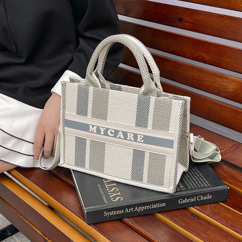 

Creative High-End Shoulder Bag In European American Elegance, Versatile Crossbody Option With Fashionable Details.