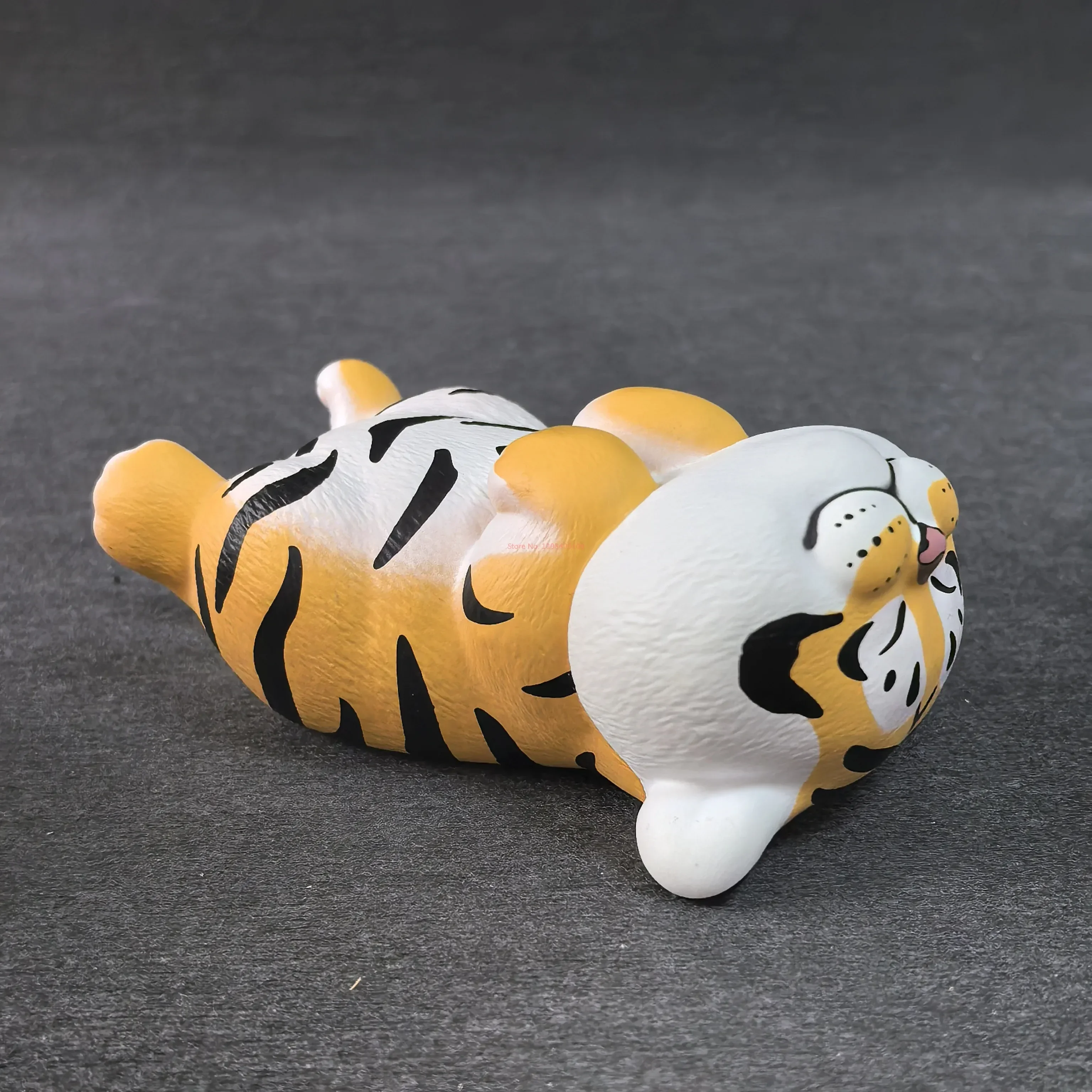 52 juguetes auténticos, caja ciega de la serie diaria del tigre pequeño, juego de moda, regalo de cumpleaños hecho a mano, adorno de objeto