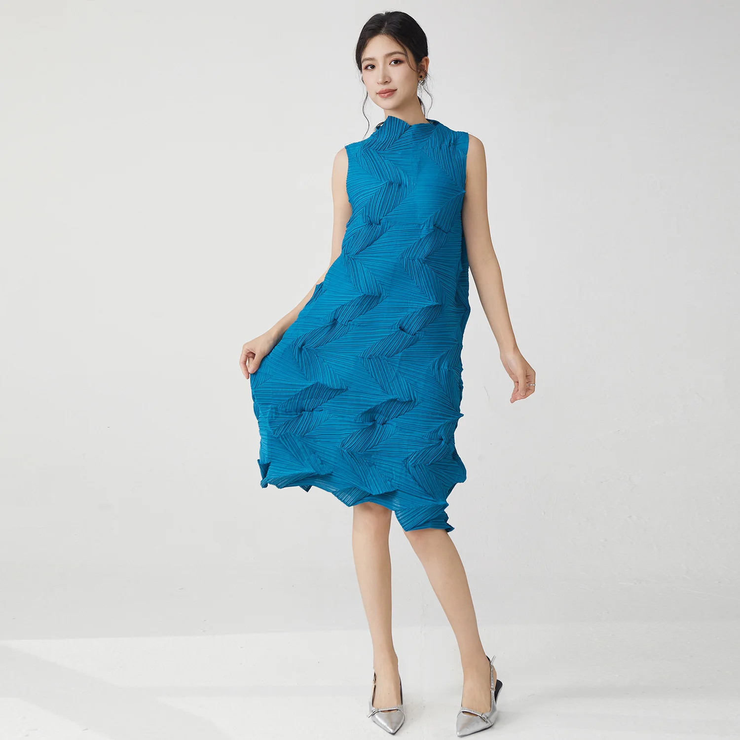 Miyake Plissierter einfarbiger Rock 2025, Sommer, neues Kleid, Temperament, ärmellos, locker, Hundert mit mittellangem Rock