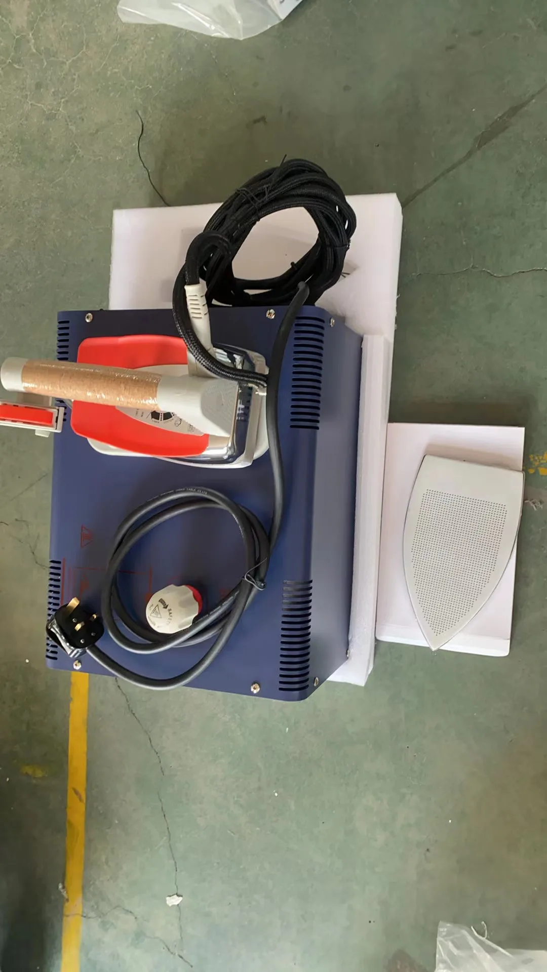 CP-2005 Hot Sale 5L Large Capacity Adjustable Cloth Steam Boiler (with Iron) Price