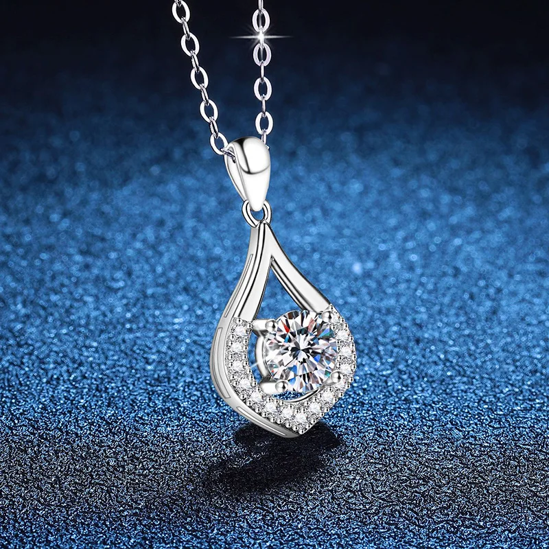 Platinum PT95018k Gold Necklace,Moissanite Pendant,Light Luxury Korean Version,Water Droplet 1 Carat,D-color Moissanite Necklace