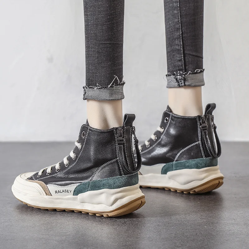 2025 New Spring Hiking Shoes Men Women Slip Resistant Outdoor Boots Couple High Top Hiking Shoes Unisex Waterproof Walking Shoes