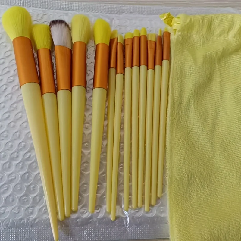 Newbie Professionele make-upborstelset Foundation Poeder en oogschaduw Zachte make-upborstel Perfect cadeau voor Kerstmis en verjaardag