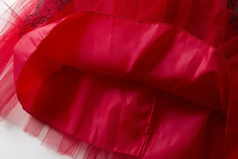 Gotisches Rot-Schwarzes Cosplay-Kleid-Set für Kleine Mädchen, Kinder-Halloween-Kostüm mit Schleier, Handschuhen und Schmuck für Themenpartys und Aufführungen – Detail 8