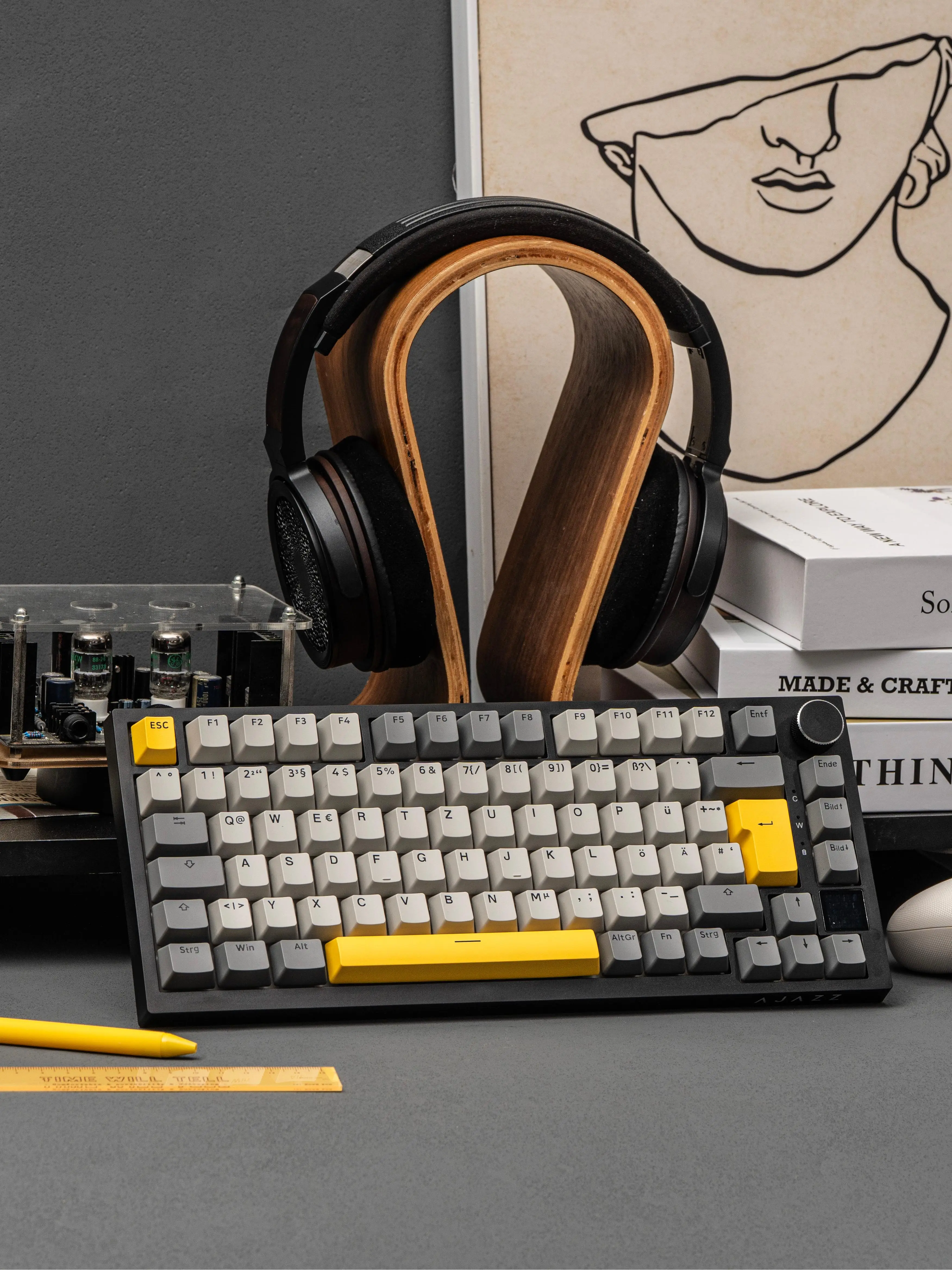 ISO-DE Layout AJAZZ AK820 PRO 75% QWERTZ Deutsches Wired/BT/2.4G Wireless Mechanische Tastatur TFT-Bildschirm und Drehknopf