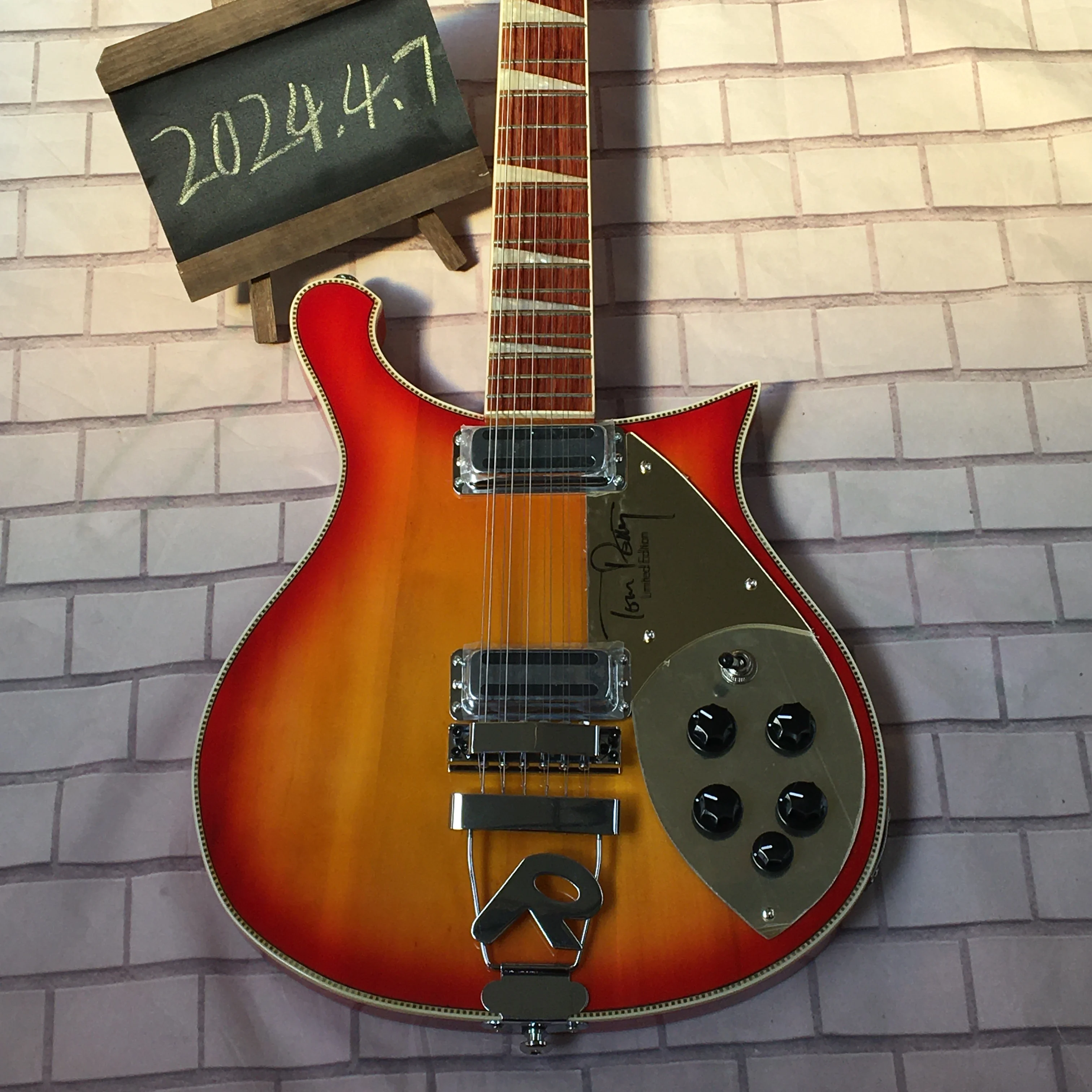 Semi Hollow Electric Guitar, Sunset Orange Red Burst, F Hole, 2 Chrome Single Coils, Tremolo Bridge, Britpop Jangle Rock