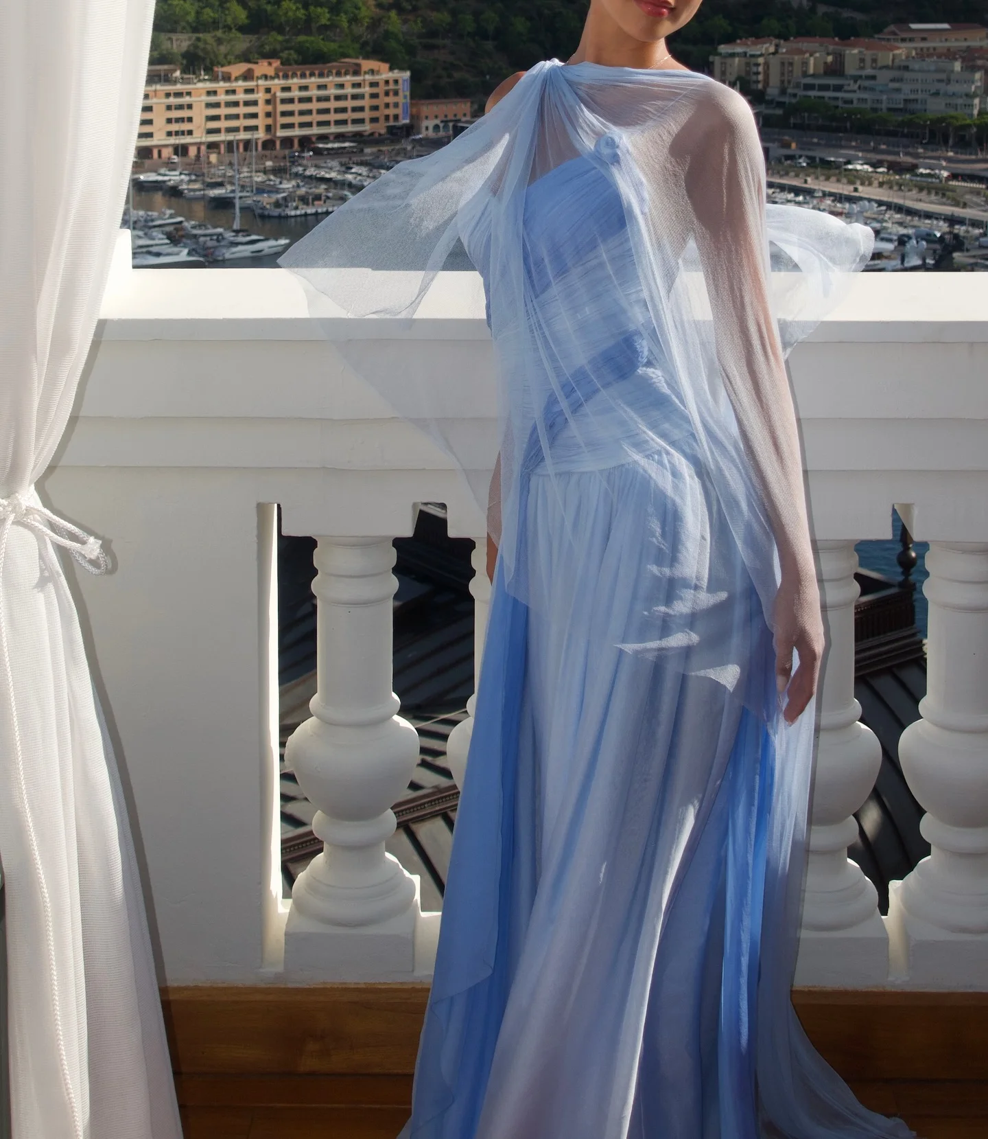 Robe de soirée élégante en tulle à une épaule avec superposition drapée transparente, longue robe de soirée en maille tendance pour événements formels, robe de bal à la mode
