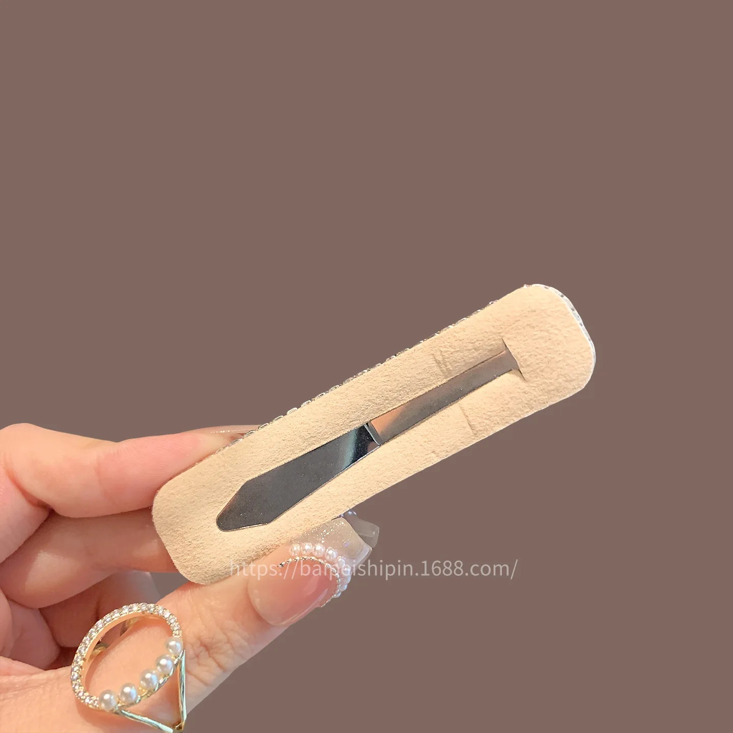 

Pink Glacier Crystal Rhinestone Bangs Clip High End Versatile Forehead Baby Hair Pin Minimalist Unique Design