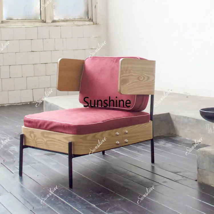 Medieval style comfortable cafe B & B negotiates removable and washable restaurant chairs
