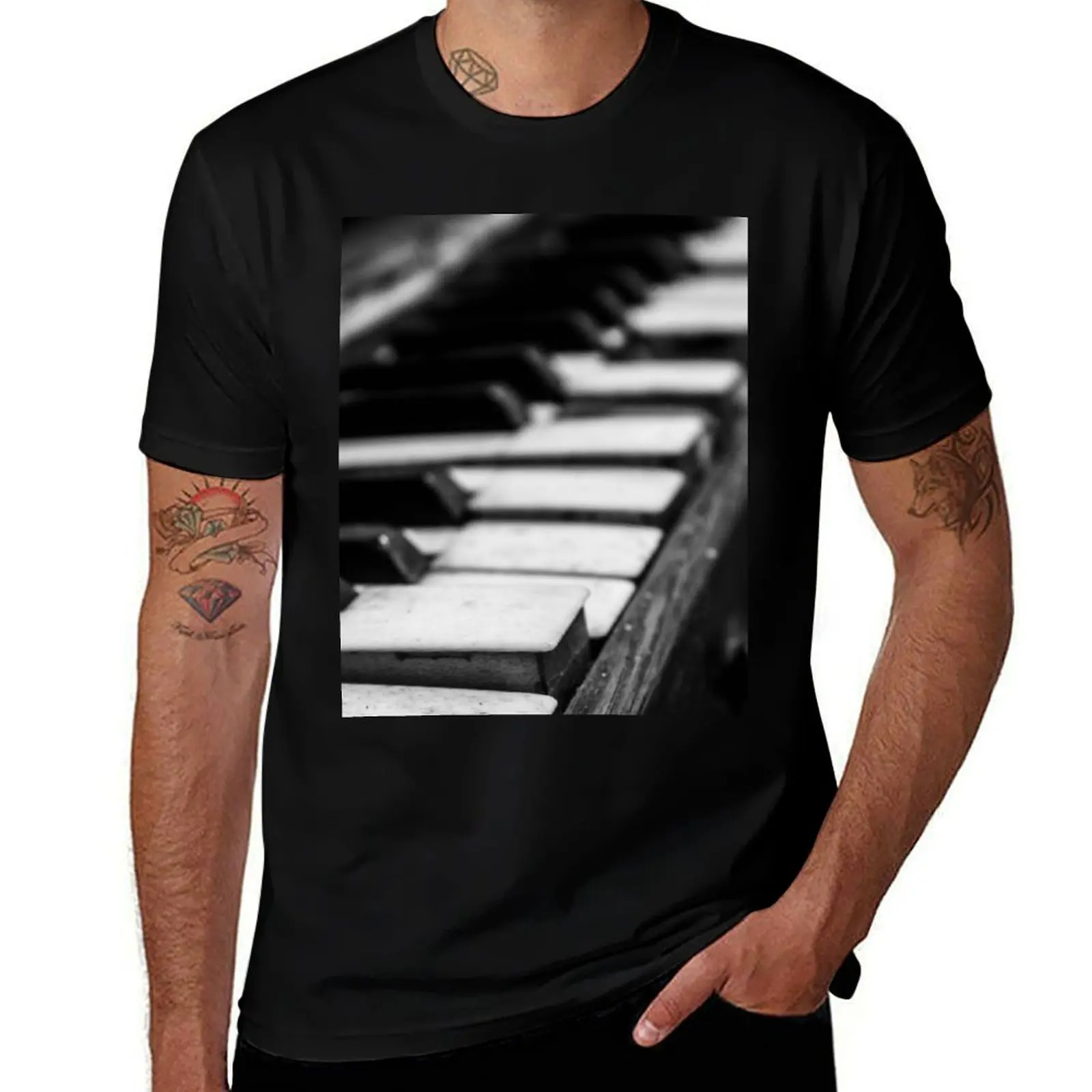 Camiseta con teclas usadas de un piano viejo 4, ropa vintage, camisetas personalizadas, ropa de anime de gran tamaño, camisetas para hombres