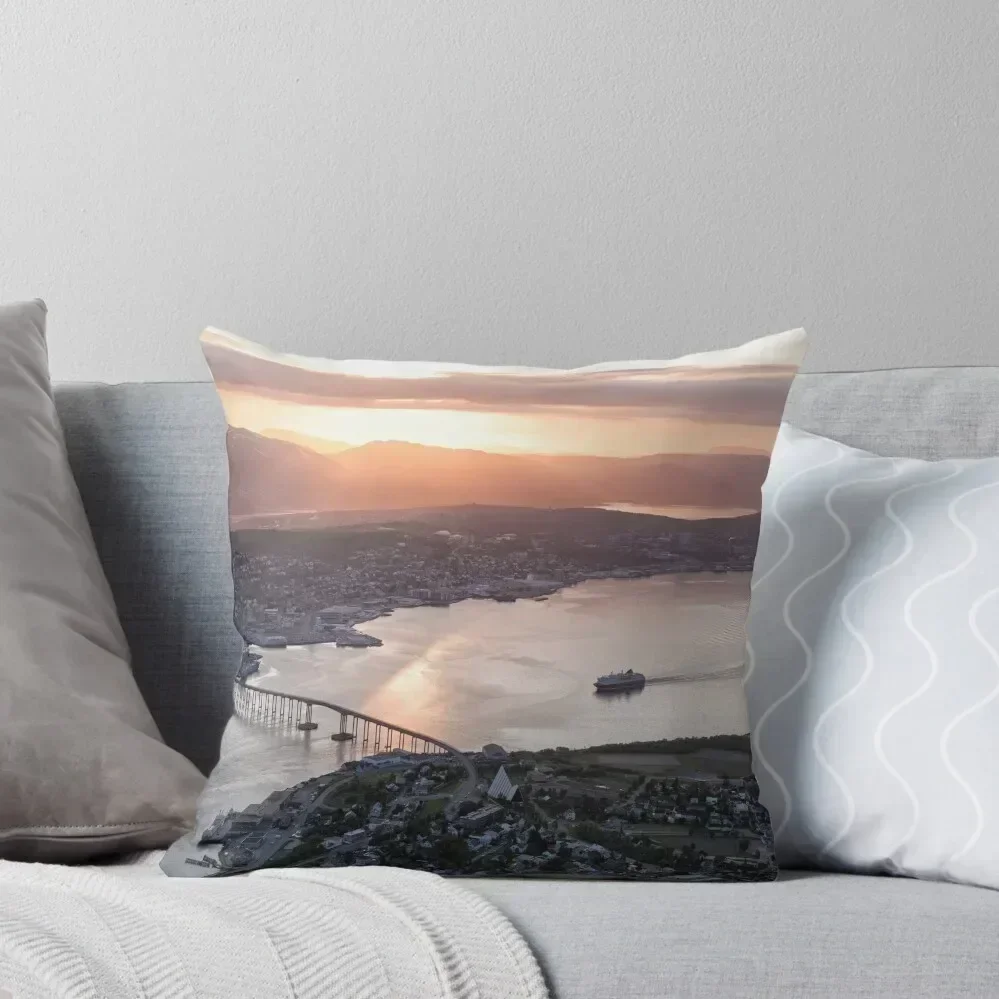

Polarlys Under Midnatsol Throw Pillow Luxury Pillow Case Pillow Decor luxury home accessories