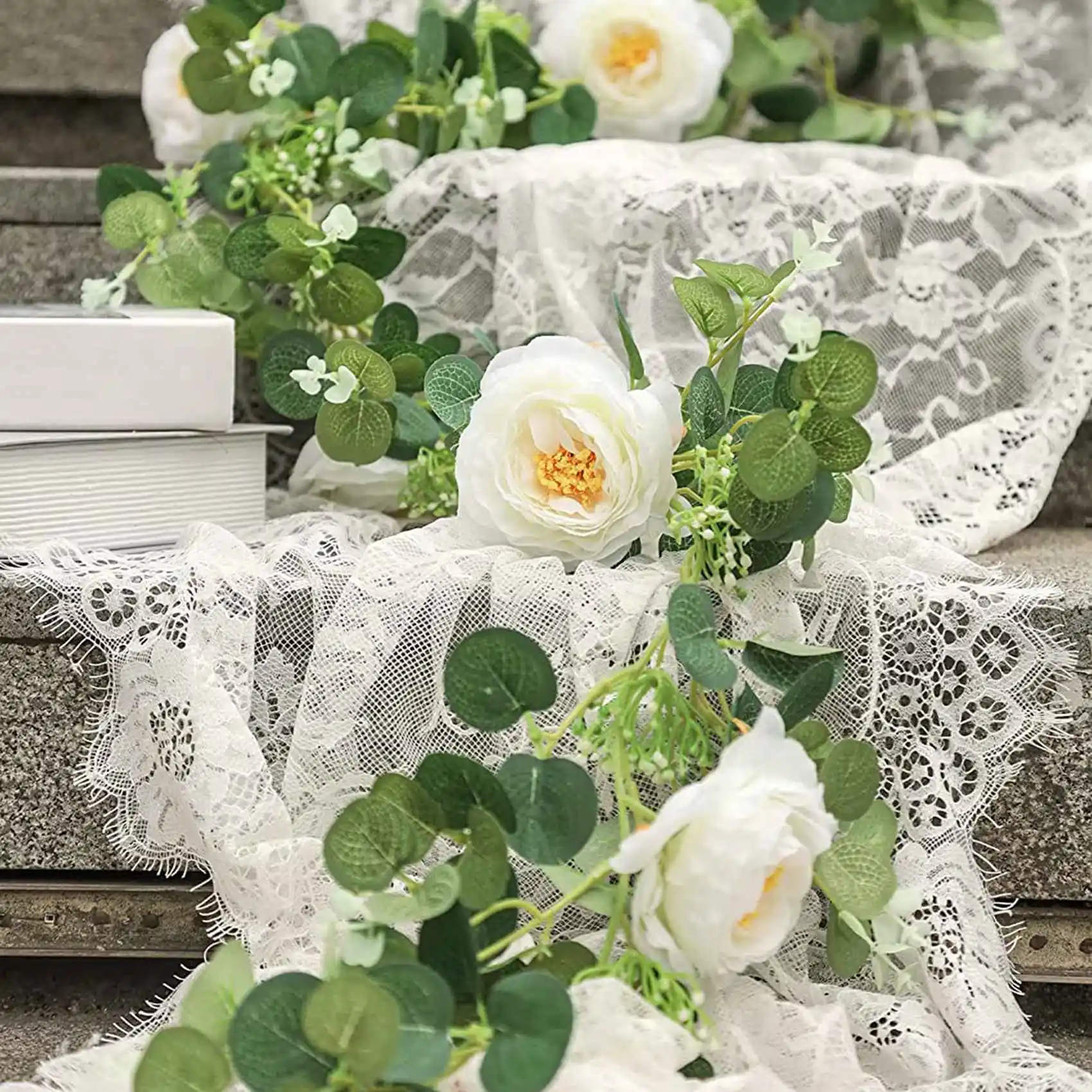 FLYY-2er-Pack Eukalyptus-Girlande mit Champagner-Rosen, künstliche Seidenblumen-Girlande, Eukalyptus-Blätterranken – Detail 3