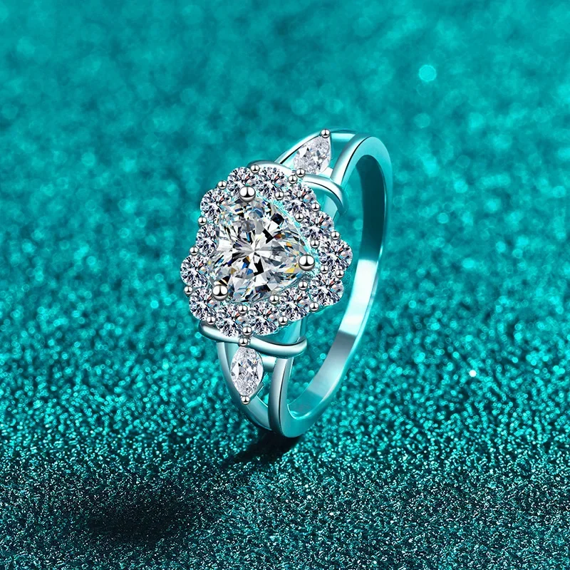 

Heart-Shaped Bouquet Diamond Ring 1 Carat Moissanite for Women Luxurious Platinum Pt950 Flower Rings Exquisite Elegant Gift