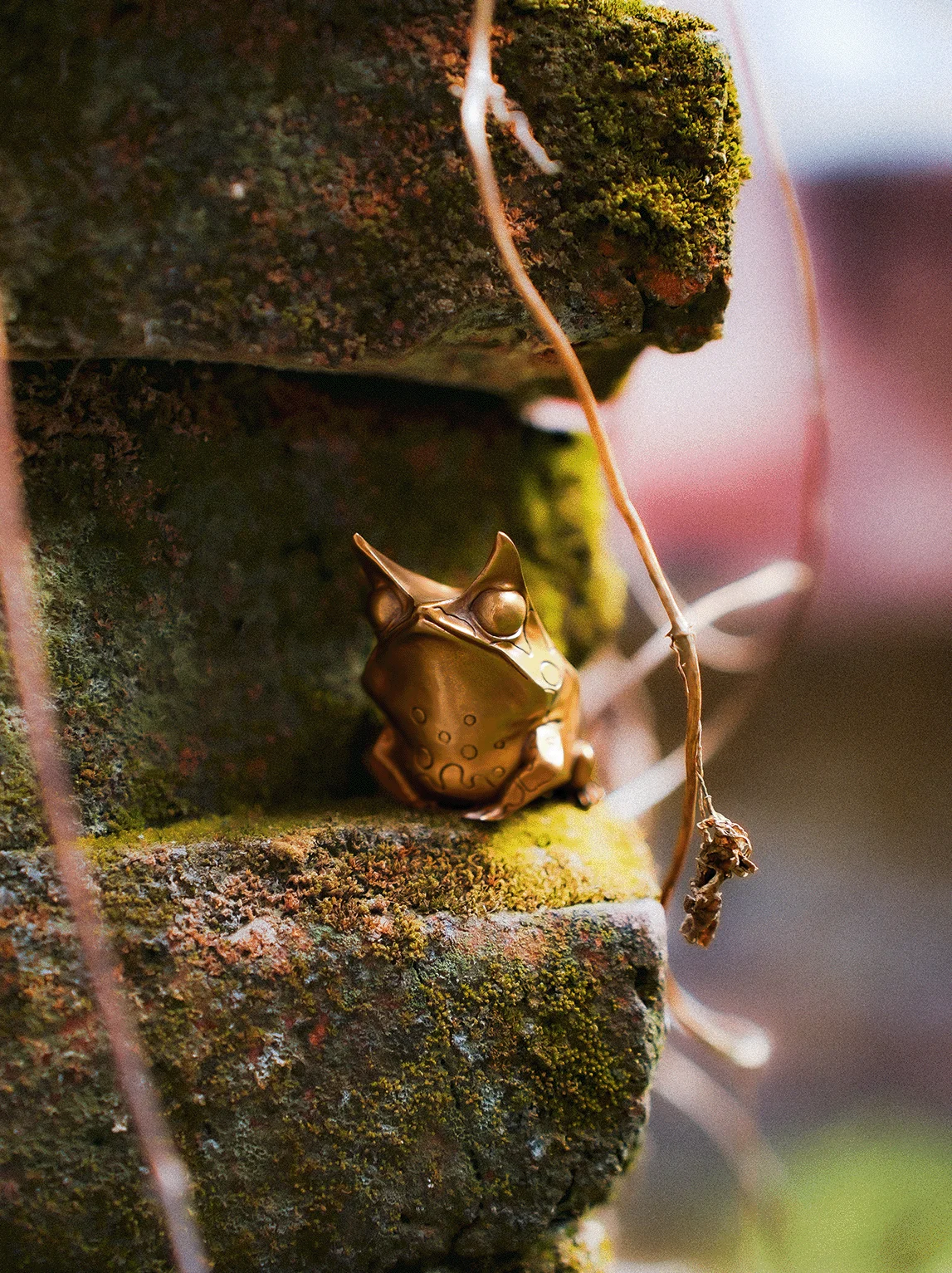 Dead Leaf Frog Tea Ornaments, Hand Pieces, Planet Series